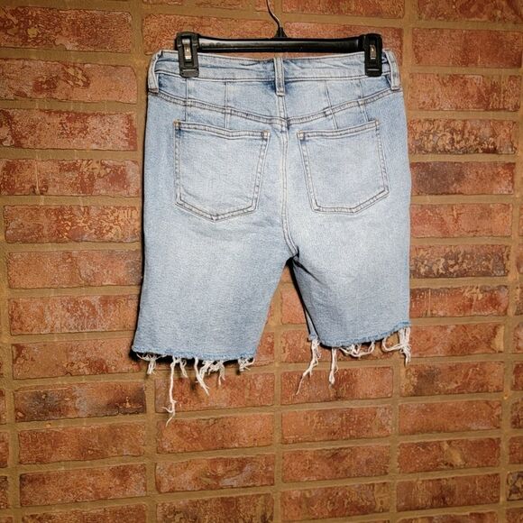 We The Free Raw Hem Avery Bermuda Denim Shorts size 26 - Picture 4 of 8